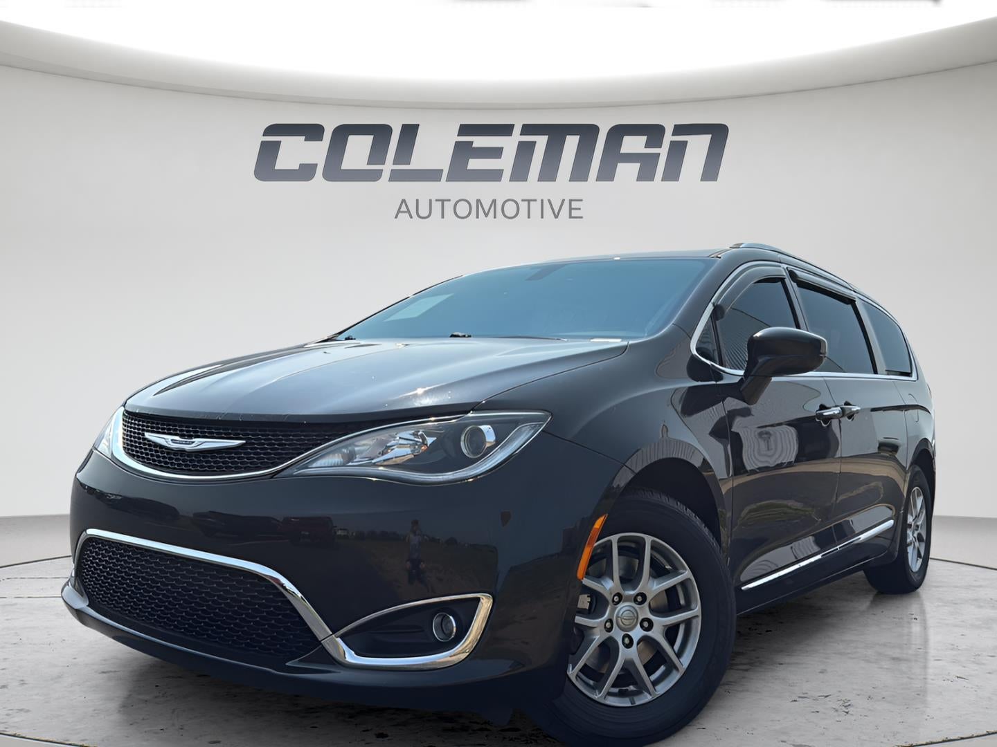 2020 Chrysler Pacifica Touring L in Brilliant Black Crystal Pearlcoat — front three-quarter view