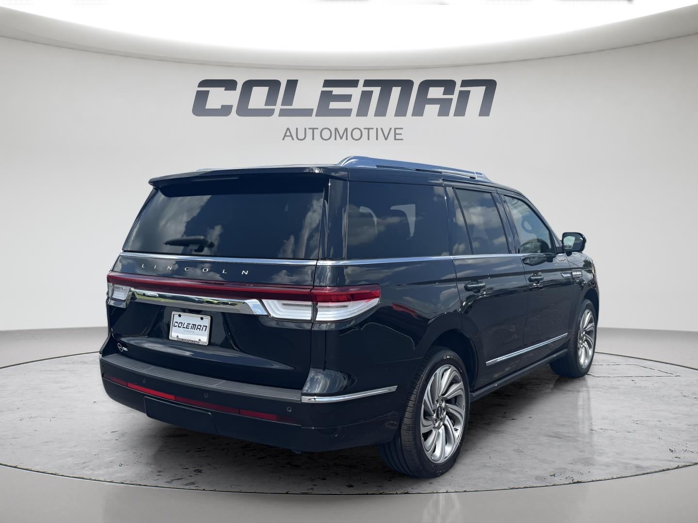 2022 Lincoln Navigator — detail view