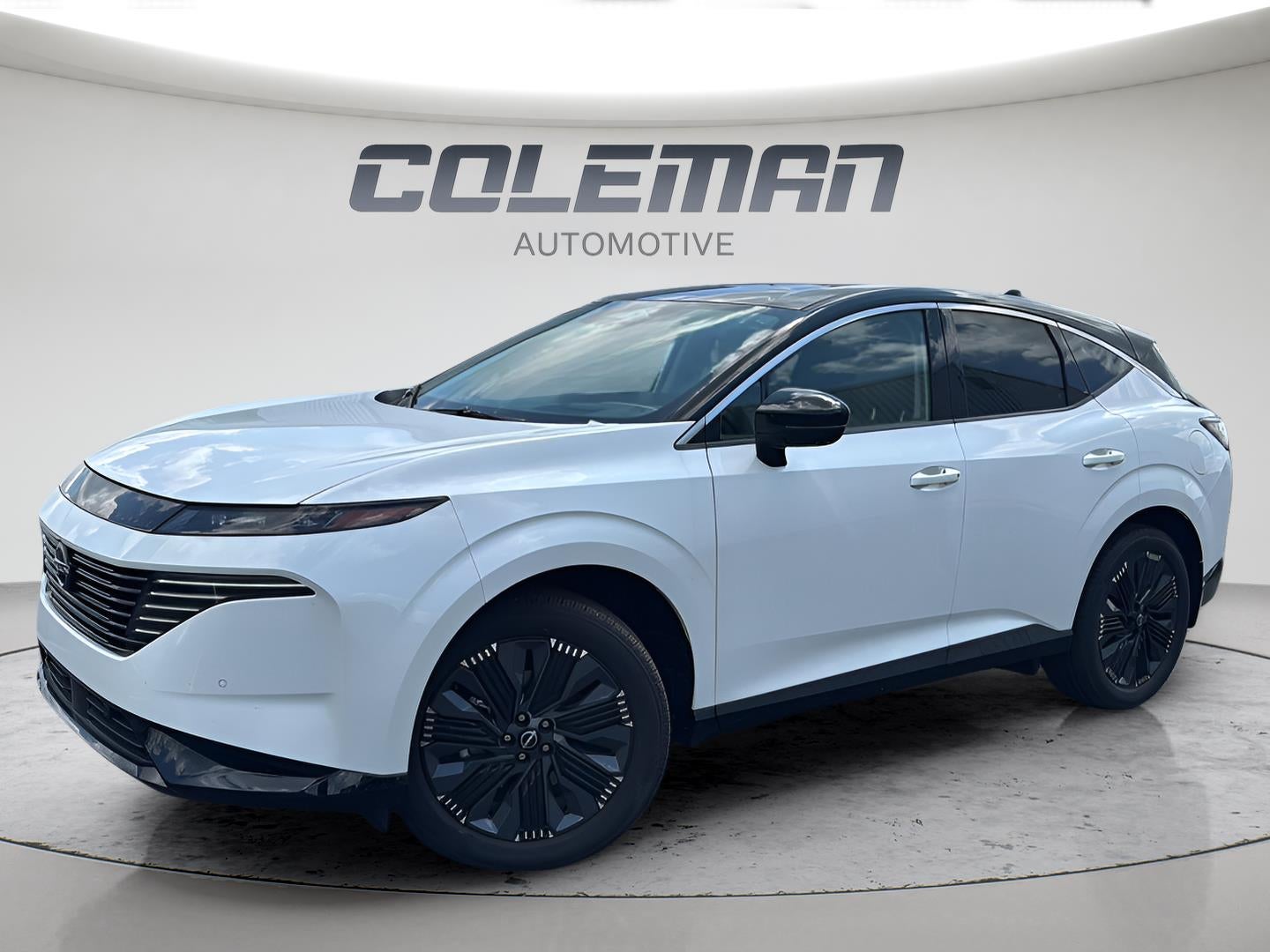 2026 Nissan Murano Platinum in Everest White Pearl Tricoat And Super Black — front three-quarter view